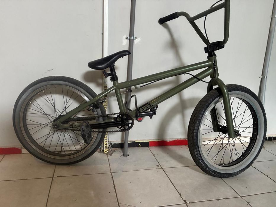 Продам велосипед BMX.