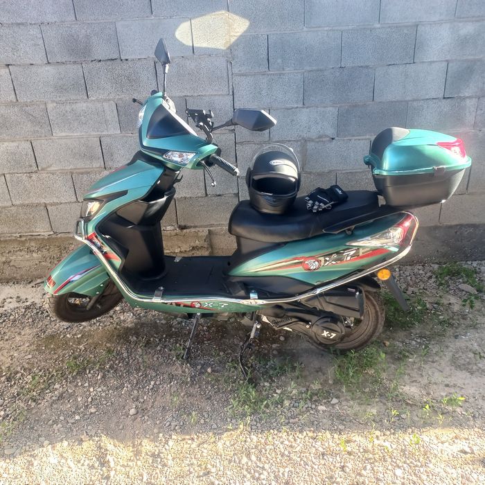 М8 х-7 темно зеленый мопед