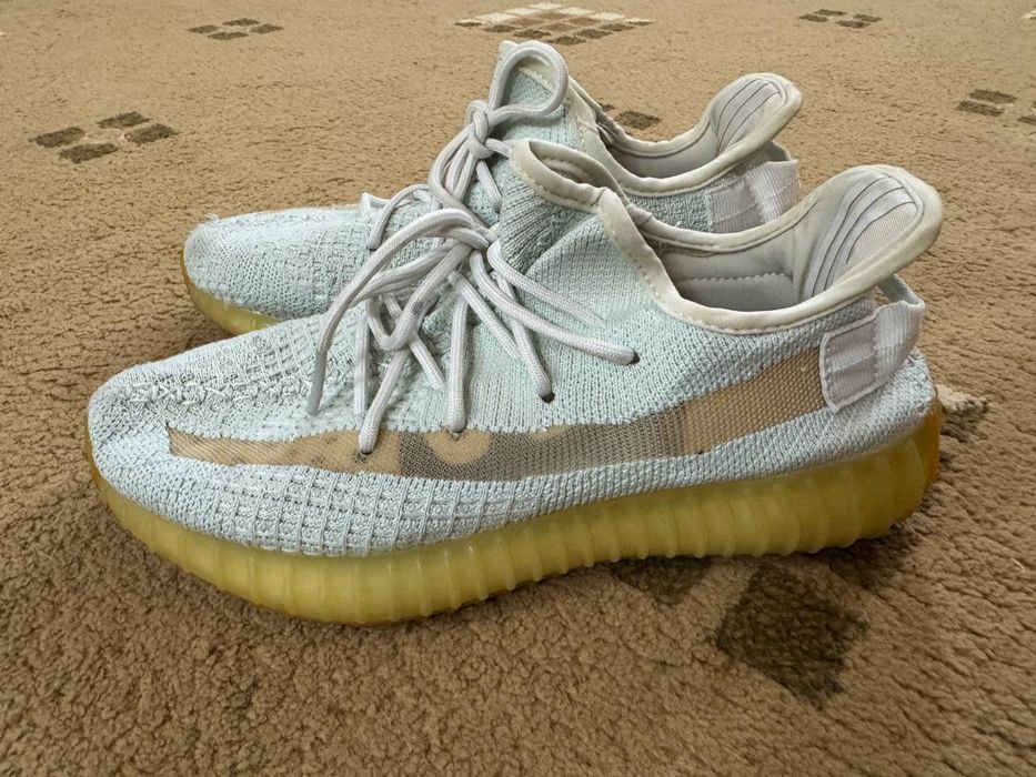 Кроссовки женские