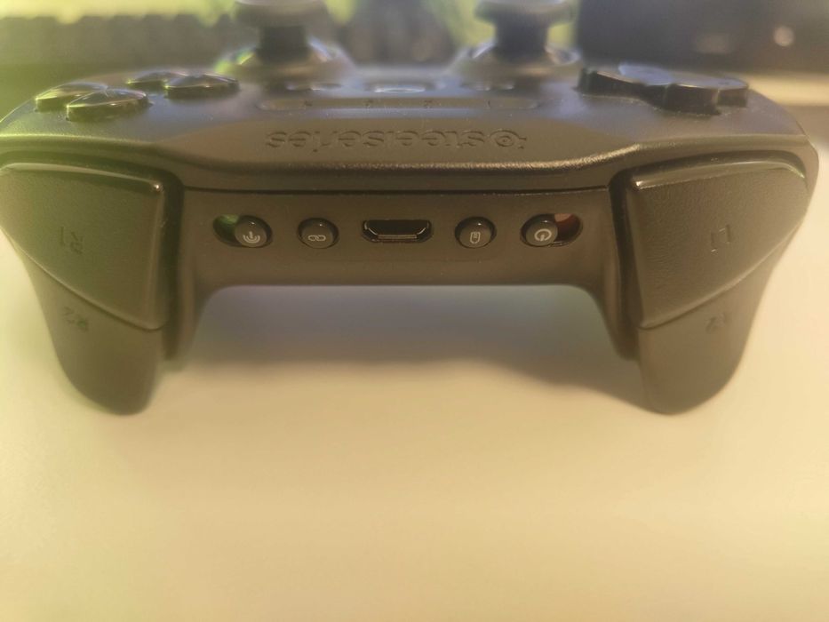 Steelseries Stratus Duo + държач за телефон