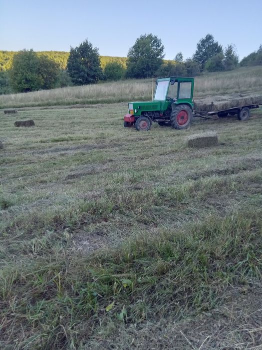 200 baloti fân  disponibili