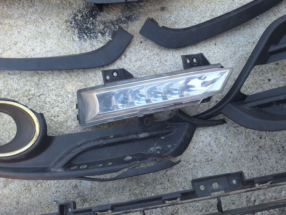 Piese bara fata megane 3 facelift 2014 2015 grila centrala bara fata grila proiector drl led proiectoare suport bara Renault Megane 3