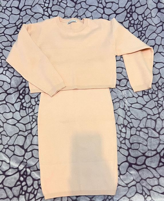 Платья на осень и весну в хорошем состоянии