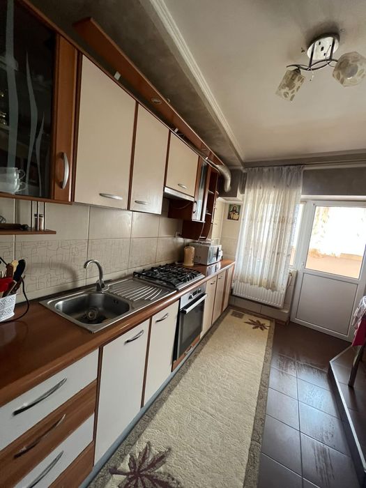 Inchiriere apartament  2 camere.