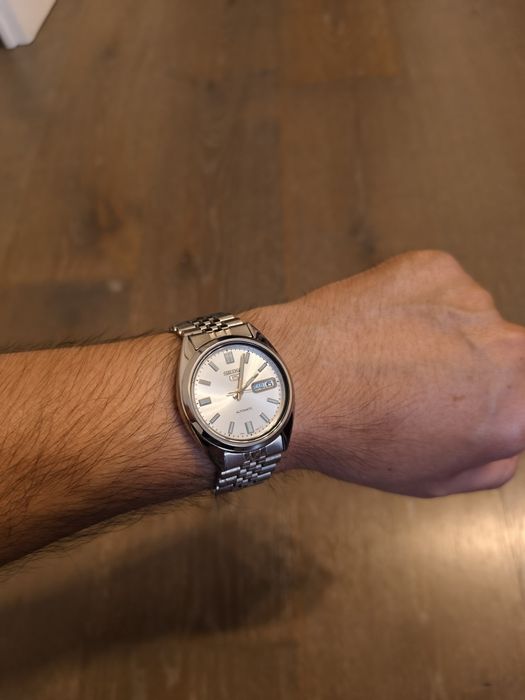 Продам часы Seiko SNXS73K