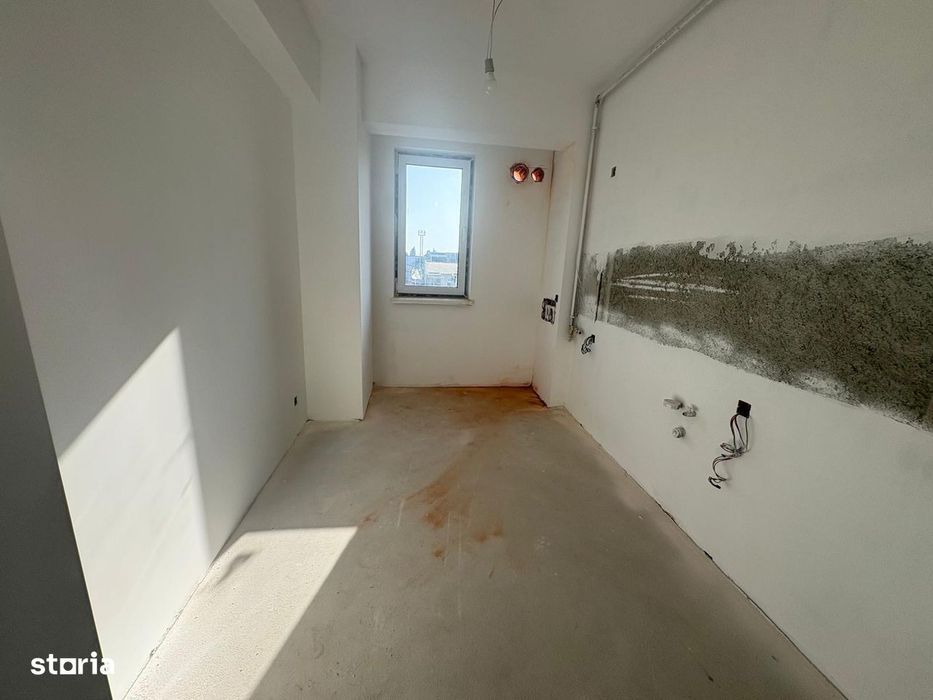 Apartament 3 camere | 1 Mai | Semifinisat | Parcare inclusa | etj 2