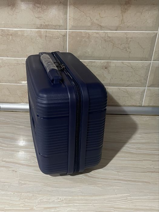 Чемодан кейс синего цвета