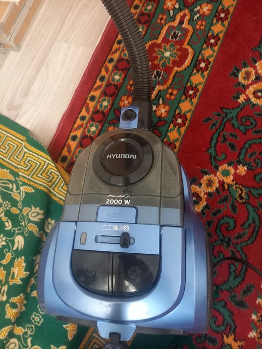 Пылесос HYUNDAI,рабочий