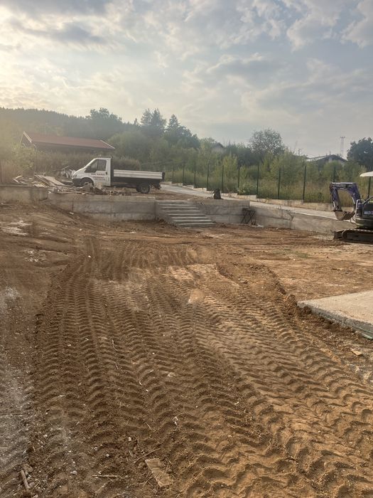 Изкопни услуги с мини багер и самосвал