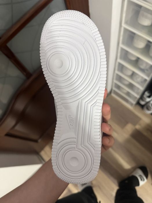 Adidasi nike nepurtati