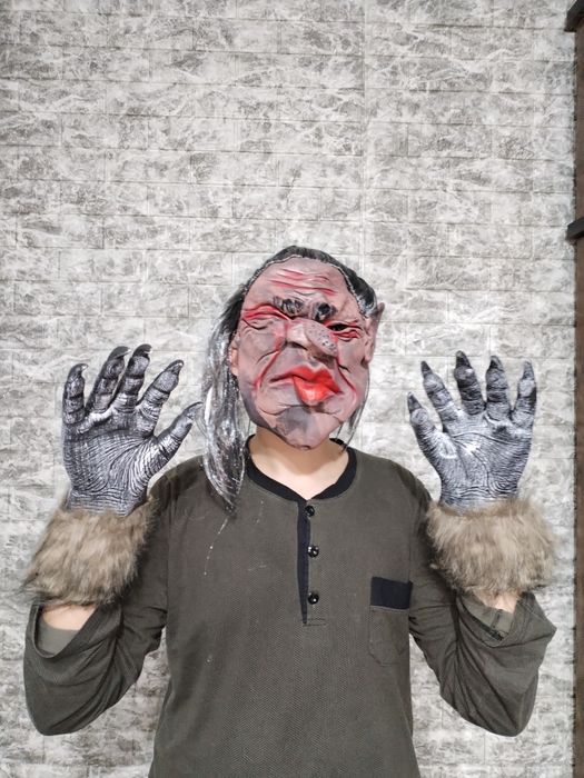 Перчатка резина страшные . Новые