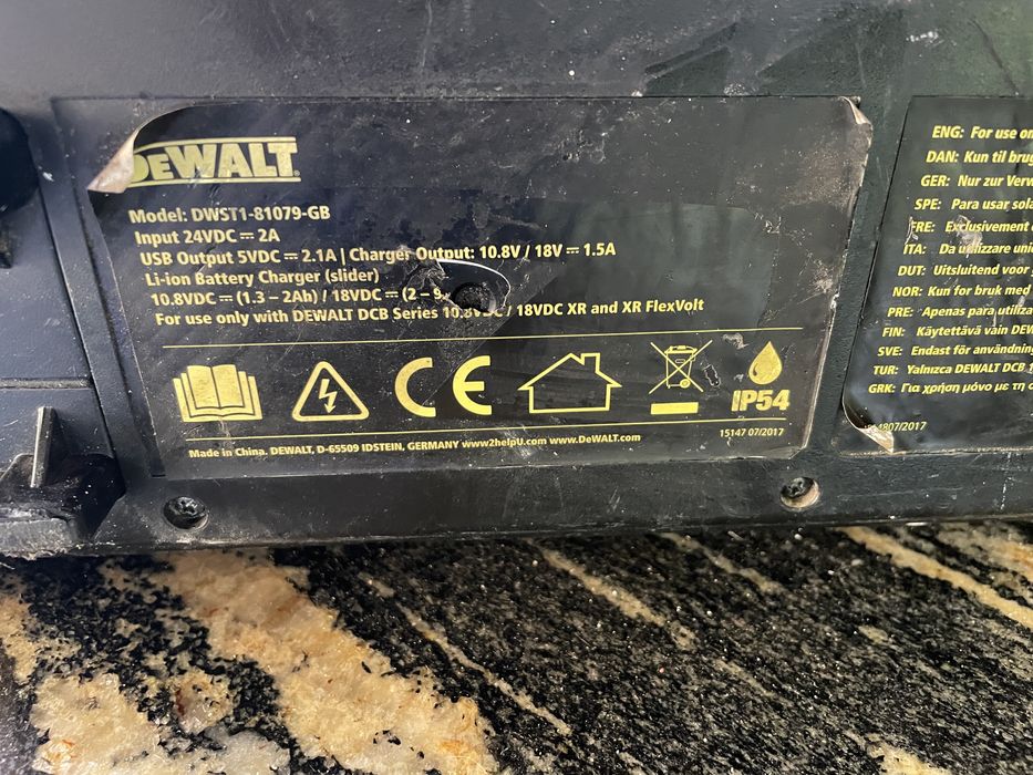 radio dewalt  cu blutut