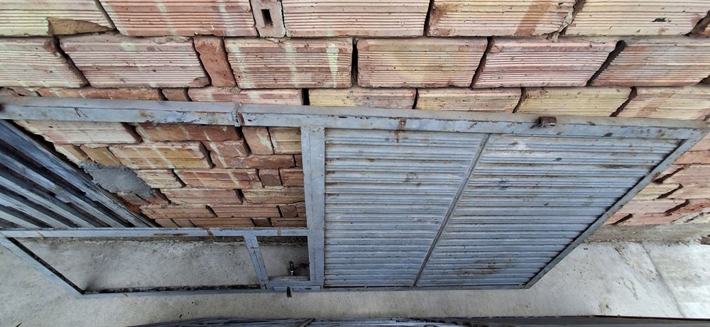 Метална дворна врата + малка врата