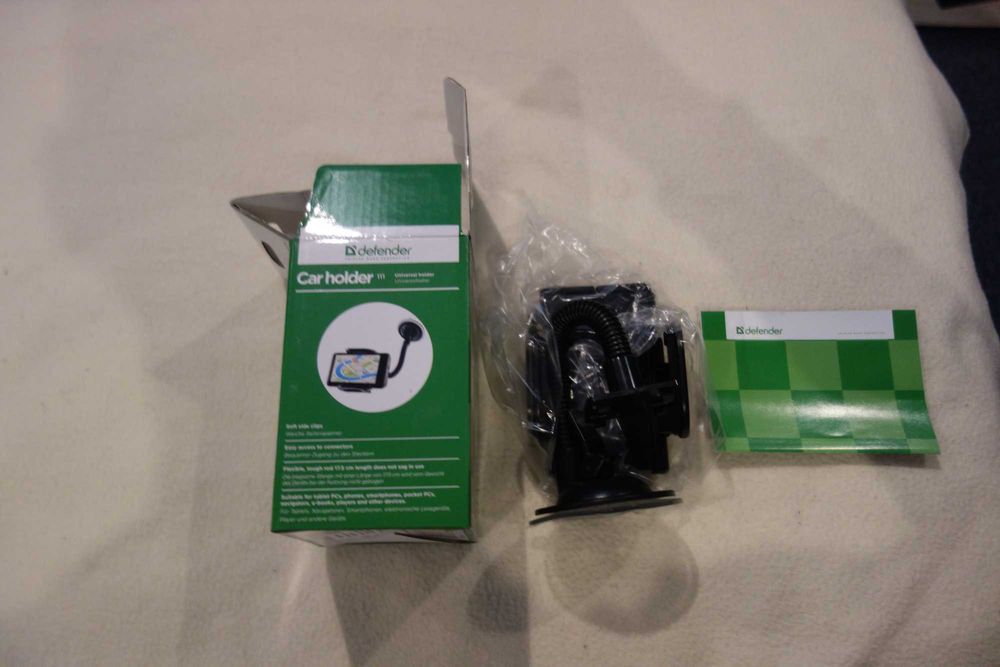 Продавам стойка за телефона за автомобил Defender Car holder 111