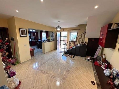 Vând casă  Vânatori