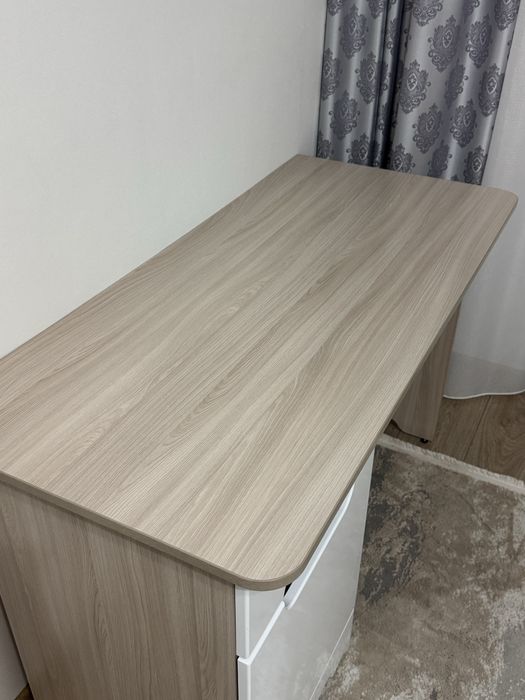 Стол в иделаьном состояние срочно