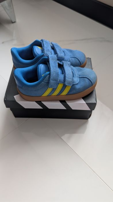 Adidas детски маратонки 27 номер