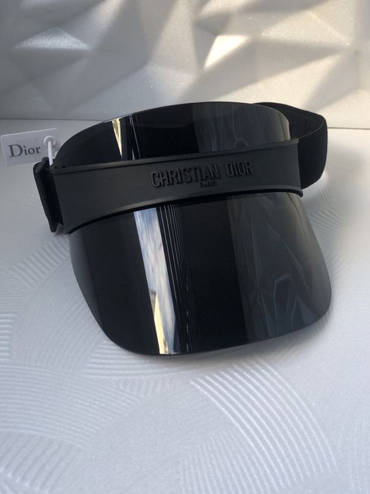 Козирка с УВ 400 защита 2 цвята черна