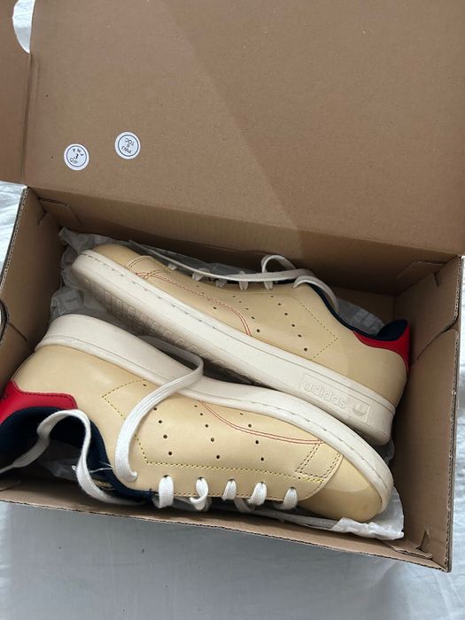 Snikersi Adidas marimea  36 2/3