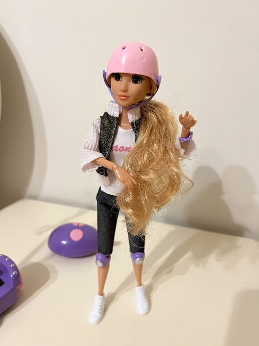 Кукла на самокате 2000 тг