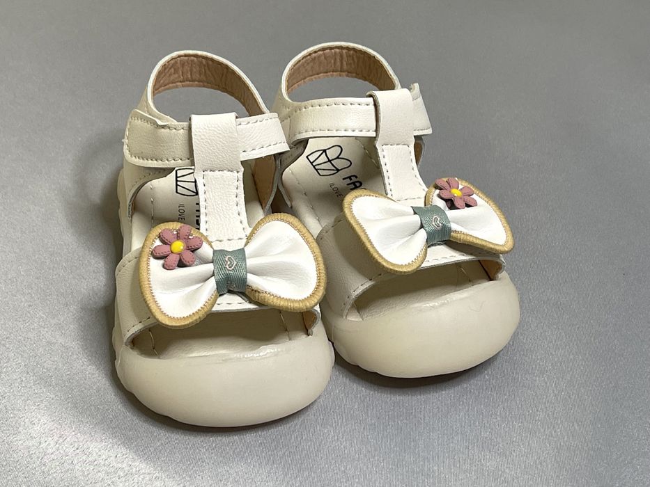 Детская обувь. Сандали для девочек. Разные модели