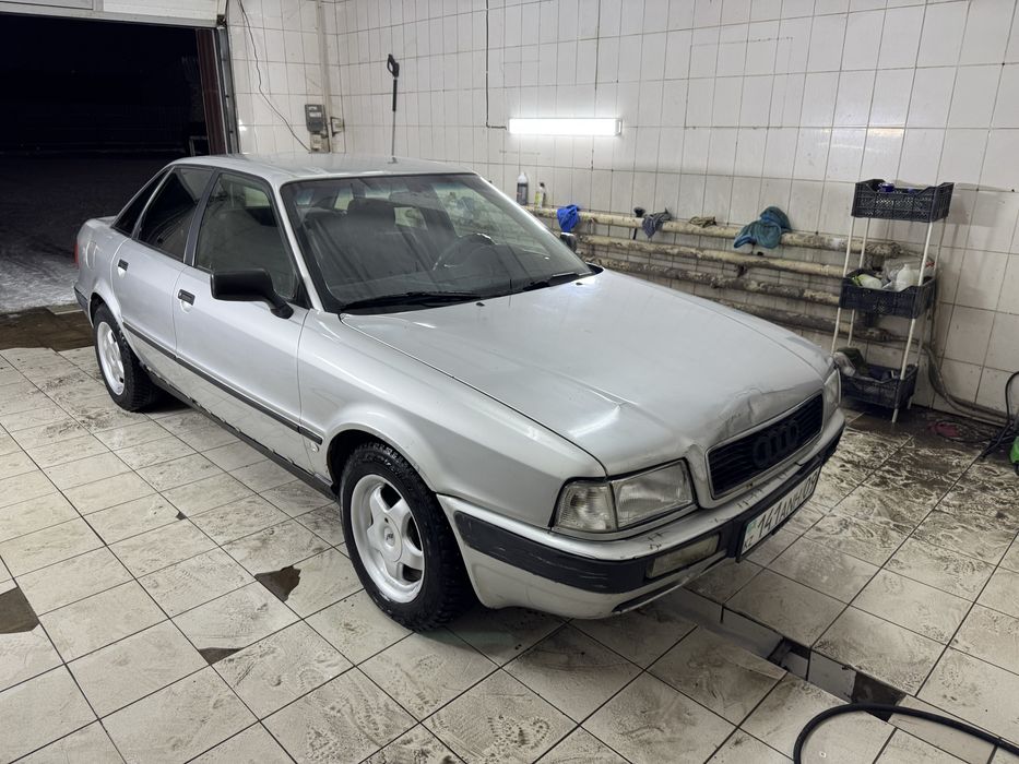 Ауди Б4 автомат 1993 года