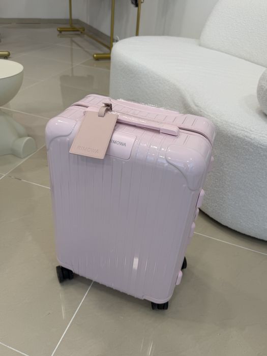 Продам чемодан маленький Rimowa pink