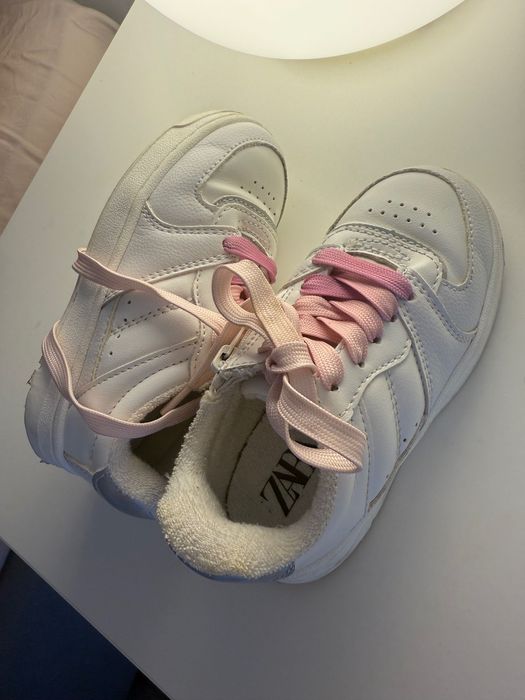 Кроссовки Зара  белые