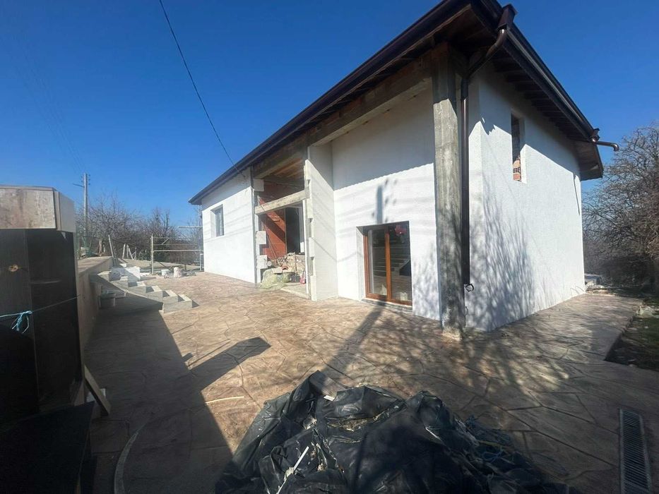 Отремонтирана къща, с. Звезда