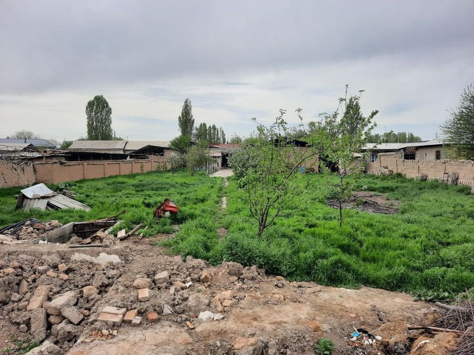 8 sotix yer sotiladi