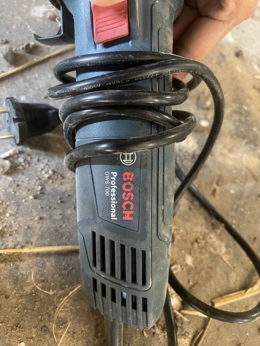 Шлифмашина угловая Bosch GWS 700