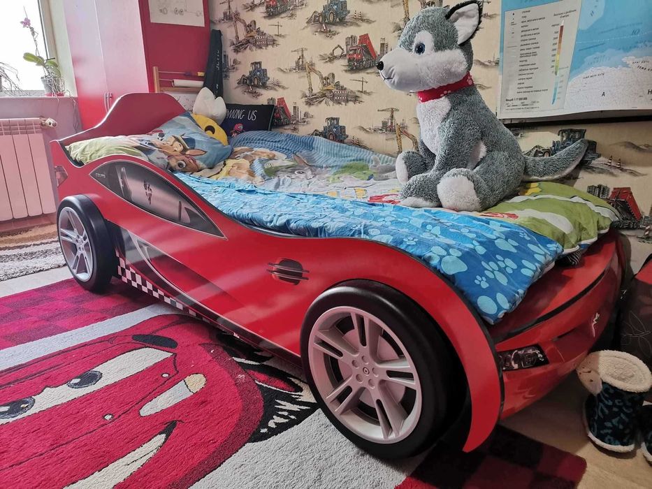 Продавам легло тип кола 90/200 + гардероб тип шкаф за 100€