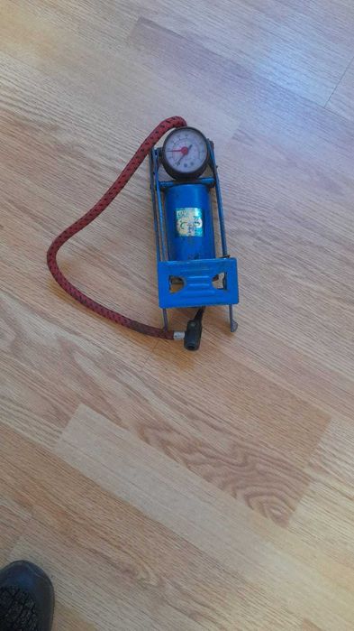 Pompa auto de picior