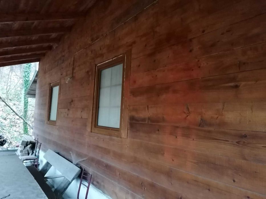 Vand cabana de lemn la Dezna, statiunea Moneasa, in Jud. Arad