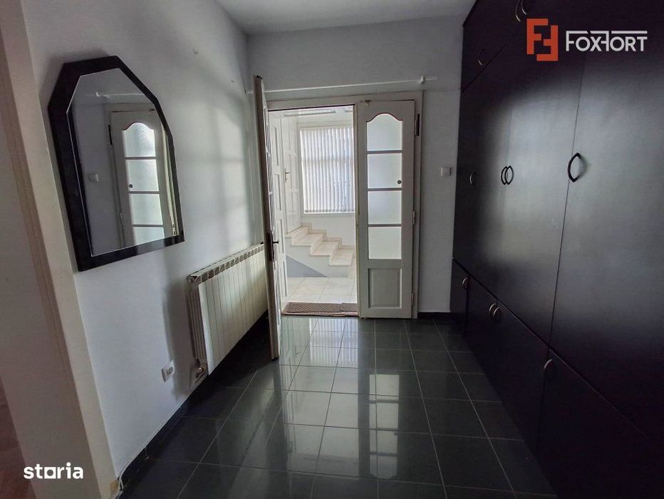 Apartament 3 camere decomandat de inchiriat la casa, zona Crisan