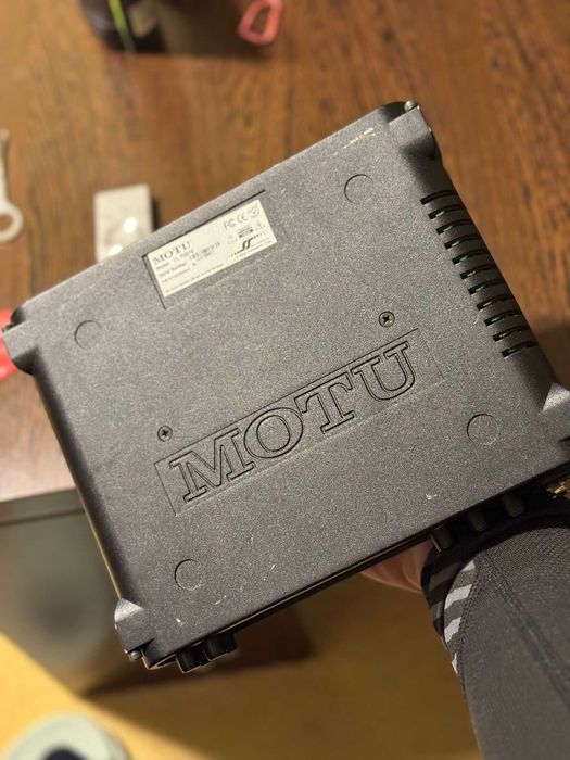 placa audio MOTU ultralite mk3 hybrid