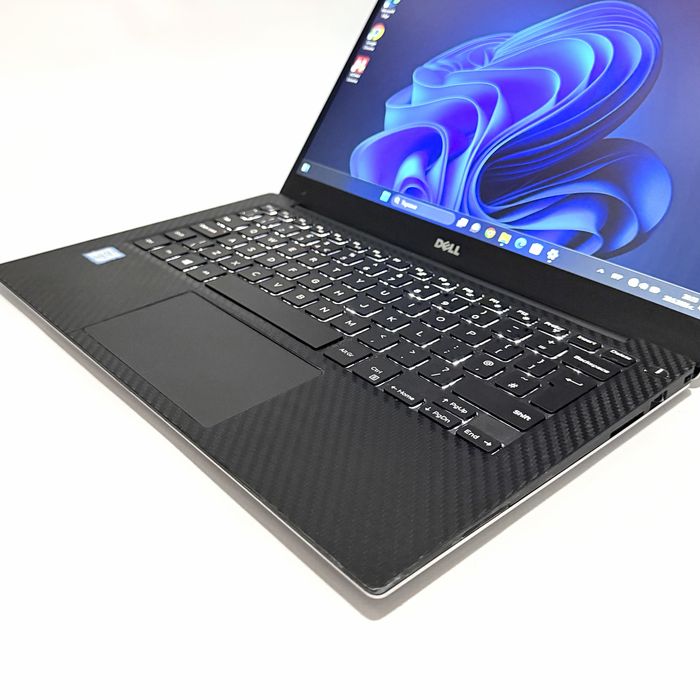 Лаптоп DELL XPS 9360