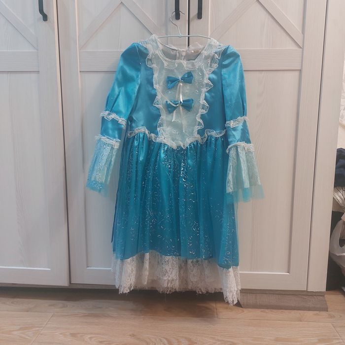 Продам платье разны