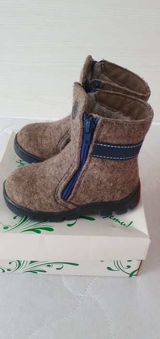 Сапоги, валенки, угги на девочку