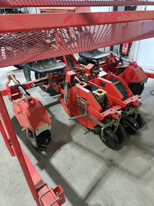 Se vinde masina plantat rasaduri pefolie mulcire