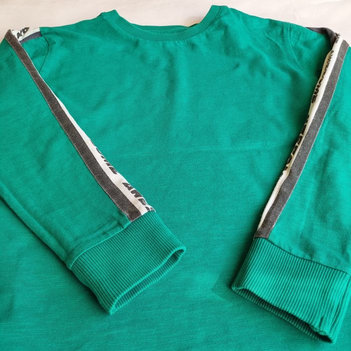 Зелена спортна блуза с дълъг ръка Next, размер 128 см.