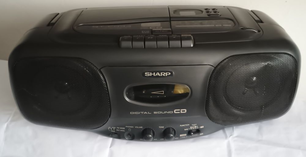Radiocasetofon cu cd Sharp