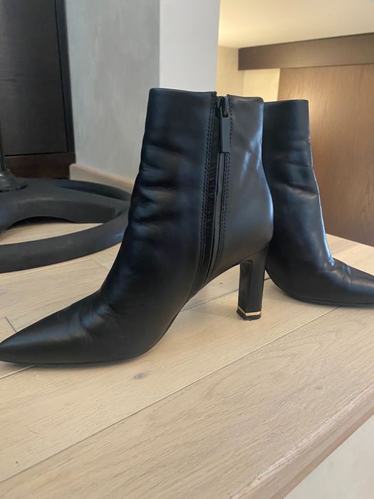 Боти Calvin Klein. Номер 36. Естествена кожа. Обувани са 2 пъти.