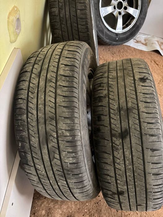 Диски с резиной.