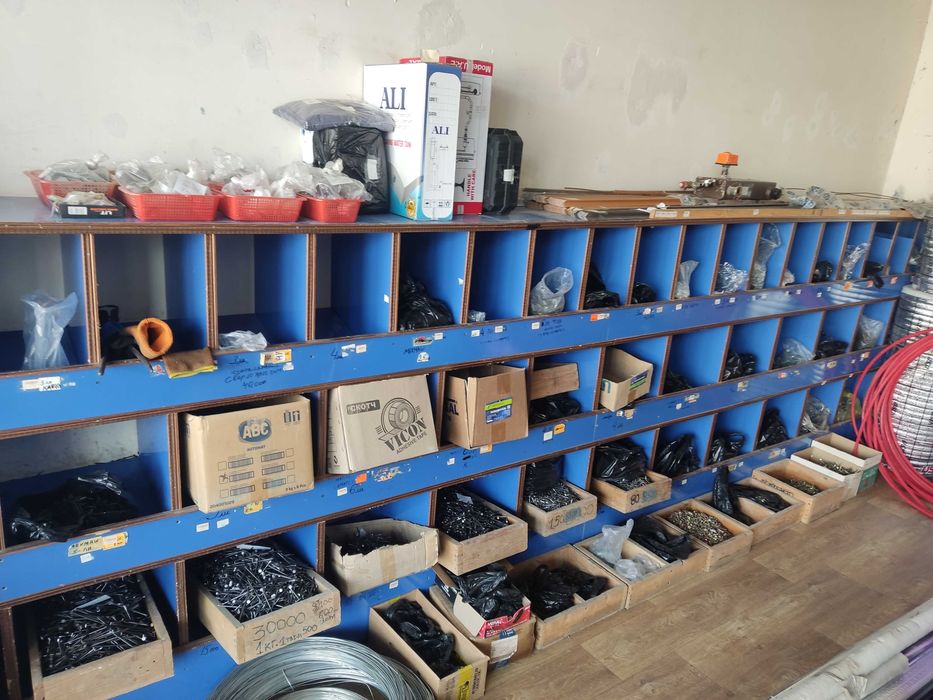 Qurilish mollari do'koni tovarlari sotiladi