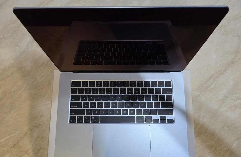MacBook Air 15 M4 16/512 6 циклов