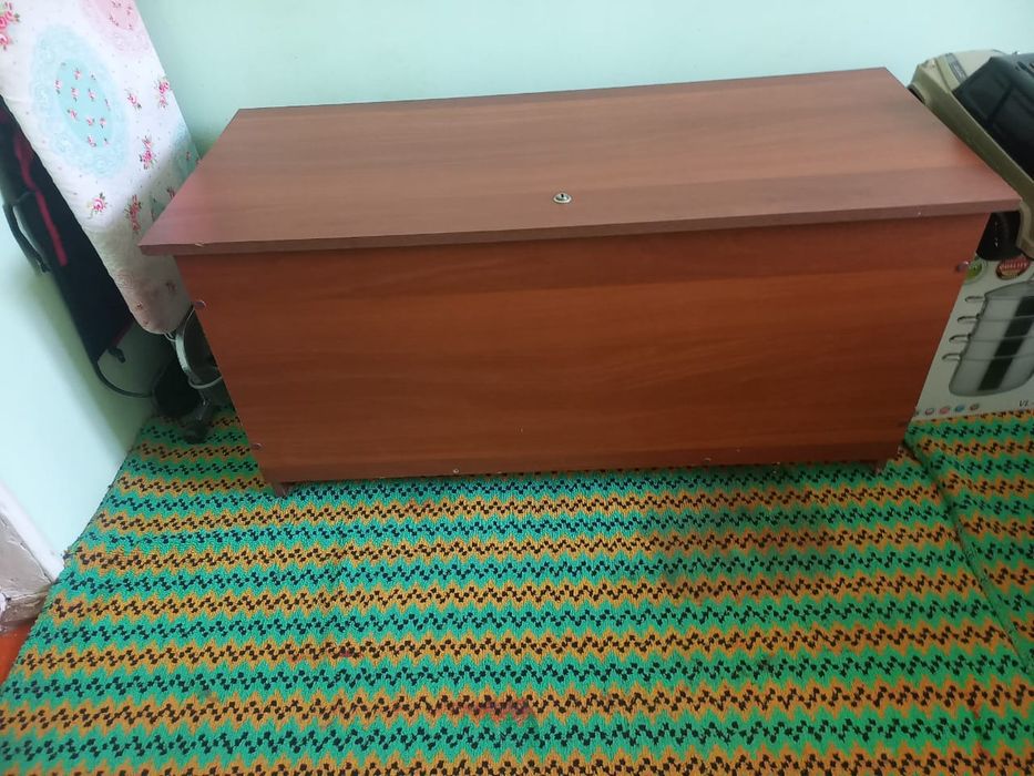 Сандық және подставка сатылады