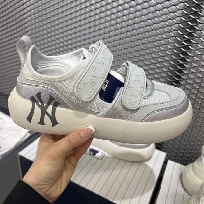 Спортивные сандали