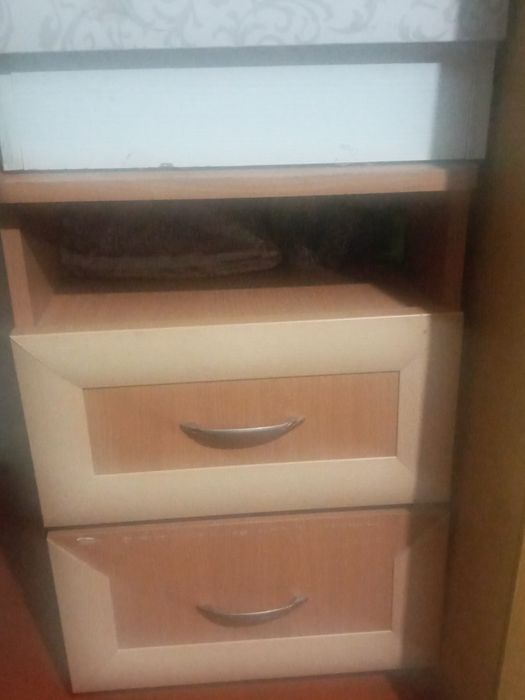 Тумбочки прикроватные.