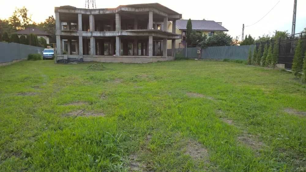 Vand constructie casa cladire in gheraiesti intrare in parc , teren 1280 m2